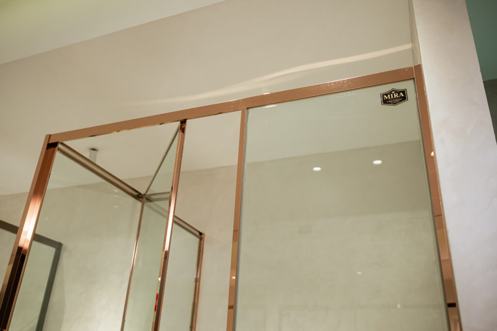 vách kính phong tắm cao cấp